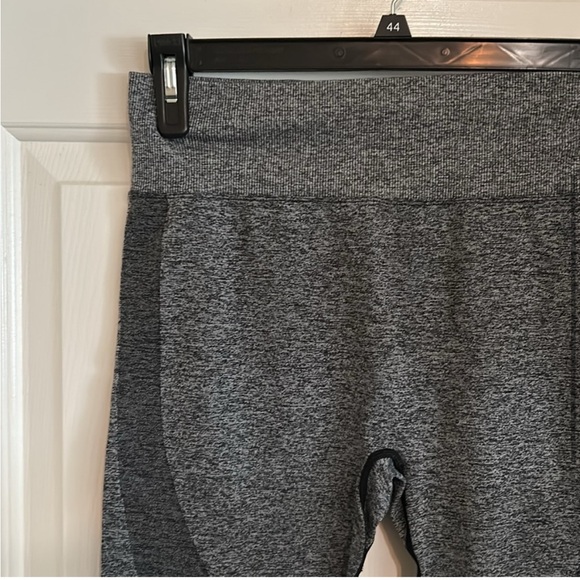 Victoria Secret’s PINK leggings - Picture 3 of 6